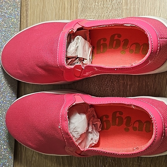 Sneakers - Picture 5 of 6